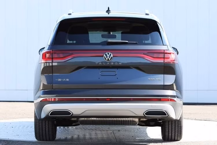 Sang tới khu vực thân xe, Volkswagen Talagon sẽ chứng minh cho người xem sự to lớn của mình thông qua chiều dài tới 5.152 mm và đủ chỗ cho cả 7 người ngồi.