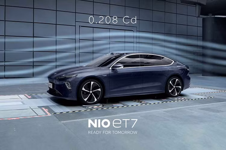 Về mặt giá xe NIO ET7 2022, nó sẽ có mức khởi điểm 448.000 nhân dân tệ (tương đương 1,59 tỷ đồng) cho phiên bản tiêu chuẩn. Trong khi đó, phiên bản First Edition đầy đủ trang bị kèm bộ pin lớn nhất sẽ có giá 526.000 nhân dân tệ (tương đương 1,86 tỷ đồng). Giá của những phiên bản khác cũng sẽ sớm được công bố trong thời gian tới.