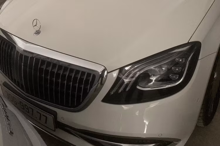 Ngoài chiếc xe Porsche Panamera ra, trong đường dây đánh bạc do Hà "Miên" cầm đầu còn có 2 chiếc xe sang Mercedes-Benz S450 được ông trùm này cùng đối tượng Bùi Hoàng Sơn rất hay sử dụng. Trong đó, Sơn chạy chiếc xe Mercedes-Benz S450L màu trắng, biển 30G-997.77 cũng có ý nghĩa vừa tốt lại rất xấu. Cặp 99 thể hiện trường cửu, sống thọ, nhưng 3 con số cuối là tam 7 hay còn gọi là tam thất, làm ăn thất bát. Tất nhiên đây chỉ là ý nghĩa mang tính phong thủy. Giá xe Mercedes-Benz S450L từ 4,3 đến gần 5 tỷ đồng cho 2 phiên bản.
