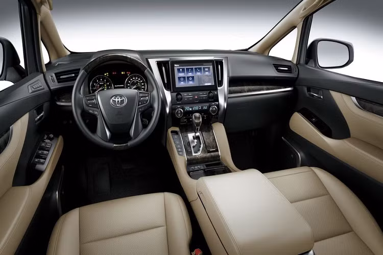 Ngoài hệ thống TSS, Toyota Alphard 2021 cũng sở hữu thêm loạt nâng cấp như Camera 360, Hệ thống kiểm soát lực kéo (TRC) và Hệ thống theo dõi áp suất lốp (TPWS). Bên cạnh đó, xe vẫn duy trì các trang bị an toàn bị động và chủ động khác gồm 7 túi khí, Hệ thống chống bó cứng phanh (ABS), Hệ thống hỗ trợ lực phanh khẩn cấp (BA), Hệ thống phân phối lực phanh điện tử (EBD),...