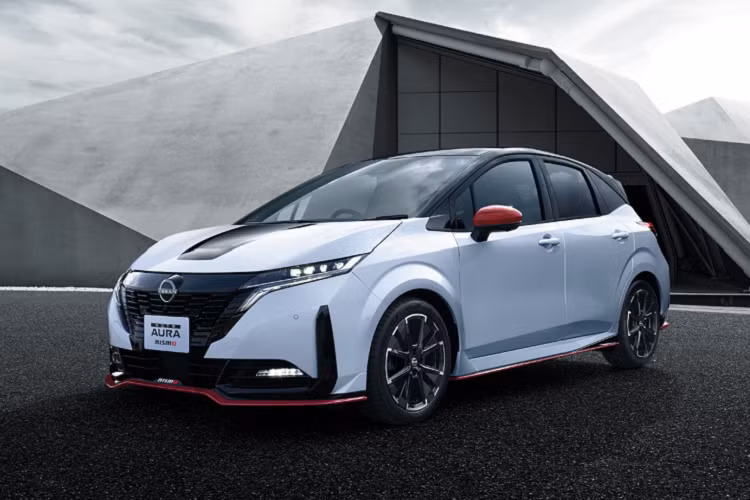 Note Aura NISMO được trang bị hệ thống e-Power thế hệ thứ hai kết hợp với động cơ 3 xi-lanh 1,2 lít và một cặp mô-tơ điện. Với trang bị hệ thống này, xe có khả năng sản sinh mức công suất 134 mã lực cùng mô-men xoắn 300 Nm.