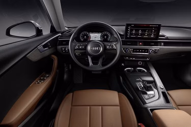 Di chuyển vào bên trong, cabin xe nhận được vô lăng mới, buồng lái ảo Audi 12,3 inch có độ phân giải cao, màn hình cảm ứng 10,1 inch nằm riêng biệt ở trung tâm bảng điều khiển, hỗ trợ Apple CarPlay/Android Auto, lệnh thoại và ứng dụng myAudi. Ngoài ra, Audi A5 Sportback 2021 chính là mẫu Audi đầu tiên tại Malaysia được trang bị hệ thống định vị MMI tiên tiến.