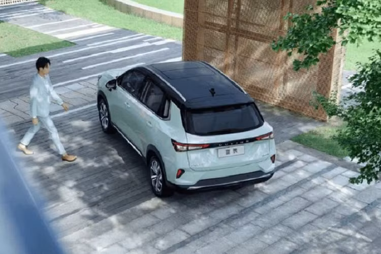Về kích thước, Asta dài 4.594 mm, rộng 1.820 mm, cao 1.740 mm và có trục cơ sở dài 2.750 mm, những con số này khá giống với Chevrolet Equinox.