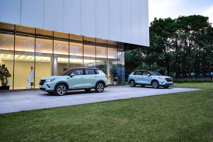 Tại thị trường nội địa Trung Quốc, giá xe Wuling Asta 2021 bán ra khởi điểm dao động từ 69.800 NDT - 99.800 NDT (khoảng 245,7 - 351,4 triệu đồng). Xe có 5 phiên bản và mầu sắc khác nhau.