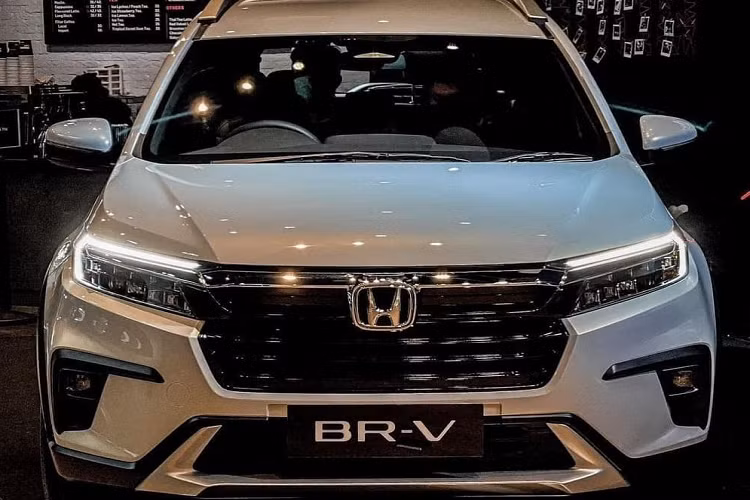 Theo hãng Honda, tính đến thời điểm hiện tại, đã có khoảng 2.000 khách hàng đặt mua BR-V mới. Con số này nghe có vẻ không nhiều nhưng lại khá ấn tượng vì trước đó, khách hàng Indonesia không hề biết giá của mẫu MPV này mà vẫn đặt cọc mua.