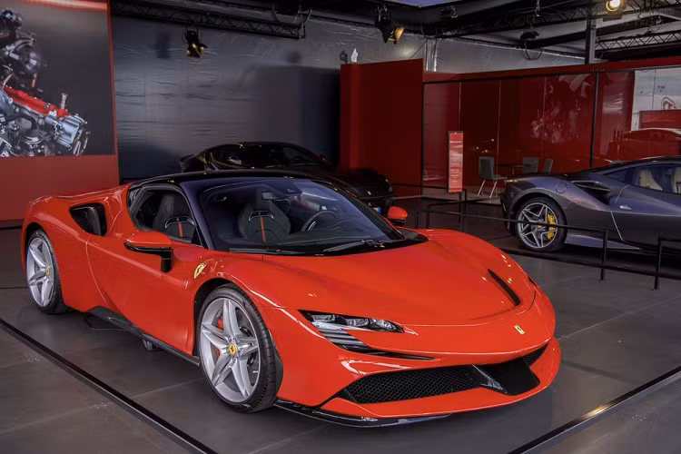 He lo se som co sieu xe Ferrari SF90 Stradale ve Viet Nam