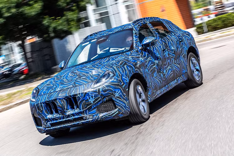 Nếu đúng như vậy, Maserati Grecale 2022 nhiều khả năng sẽ được trang bị khối động cơ tăng áp 4 xy-lanh dung tích 2.0 L, cho ra công suất 280 mã lực và 415 Nm lực kéo mô-men xoắn cực đại - tương tự như "đồng hương" Stelvio. Bên cạnh đó, xe cũng có thể sẽ được Maserati cân nhắc sử dụng động cơ V6 tăng áp kép dung tích 2.9 L, sản sinh sức mạnh lên tới 505 mã lực và 600 Nm lực mô-men xoắn vốn đang được lắp trên mẫu xe Alfa Romeo Giulia Quadrifoglio 2021.