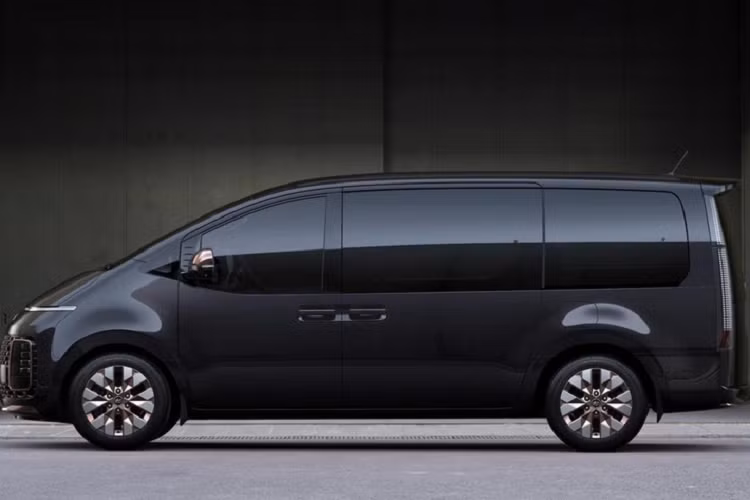 Trong năm 2020, hãng Hyundai đã đăng ký bản quyền cho thương hiệu Staria ở các thị trường châu Á như Ấn Độ, Philippines, Lào, Malaysia và Campuchia. Bên cạnh đó, Hyundai cũng làm tương tự ở những thị trường như Pháp, Đức, Úc và châu Mỹ - Latinh.