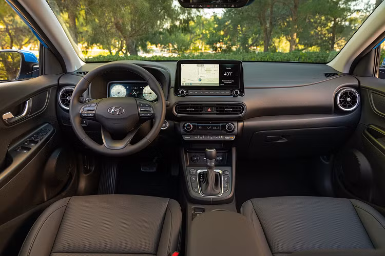 Các thông số kỹ thuật về hiệu suất của Kona N 2022 hiện vẫn đang được giữ kín, Hyundai chỉ xác nhận rằng mẫu xe này sẽ có động cơ tăng áp 2.0L và hộp số ly hợp kép 8 cấp.