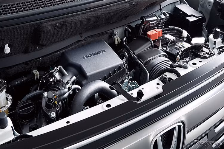 Thiết kế bên ngoài của Honda N-Box 2021 sẽ được làm mới để trông trẻ trung và hiện đại hơn. Là một trong những mẫu xe thành thị tốt nhất Nhật Bản, N-Box có phần mặt ca-lăng khá phong cách, đèn pha thanh mảnh hơn, phần cản va sở hữu thiết kế thể thao và mạnh mẽ.