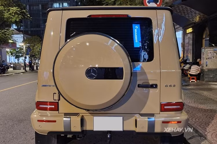Thực tế, Mercedes-AMG G63 là một cái tên không còn xa lạ gì với bất cứ dân yêu và mê xe Việt nào bởi diện mạo đầy nam tính, khoẻ khoắn và vô cùng hầm hố mà siêu phẩm này sở hữu.