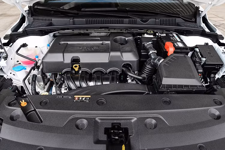 Những trang bị đáng chú ý khác của Geely Emgrand 2022 bao gồm camera toàn cảnh 540 độ, camera hành trình độ phân giải cao và hệ thống cân bằng điện tử Bosch 9.3 ESP tiêu chuẩn. Tại thị trường Trung Quốc, giá xe Geely Emgrand 2022 dao động từ 69.900 - 88.900 Nhân dân tệ (khoảng 246 - 313 triệu đồng). Khi có mặt trên thị trường Trung Quốc, Geely Emgrand 2022 sẽ cạnh tranh với những mẫu xe như Hyundai Accent (Verna), Chevrolet Onix và Honda Greiz (City).