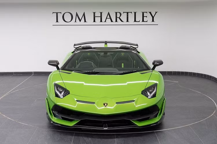 Aventador SVJ Roadster dang rao ban khien dai gia Viet 
