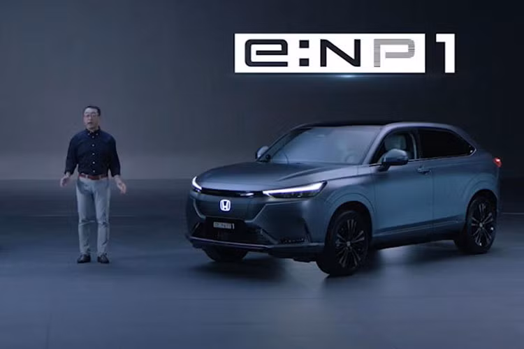 Thân xe được gia cố với chất liệu cứng hơn so với phiên bản concept từng xuất hiện trước đây, đáng chú ý là cả Honda e:NS1 và e:NP1 chạy điện hoàn toàn mới đều được trang bị mô-tơ hiệu suất cao gắn ở trục trước.