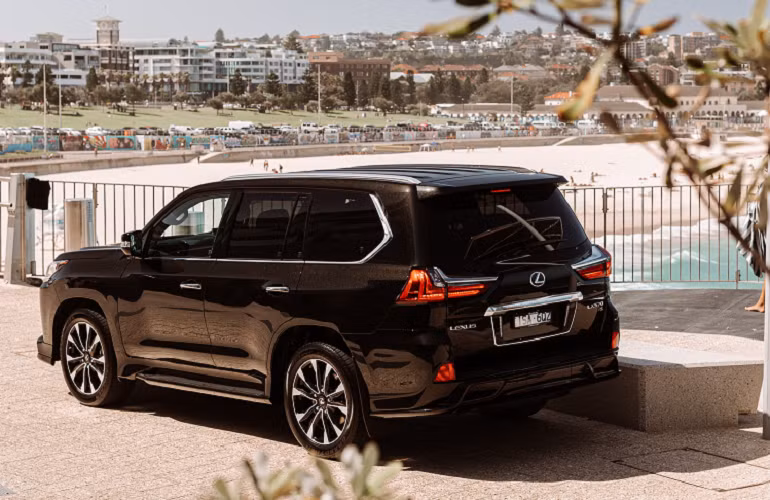 Bên cạnh đó, người dùng cũng có thể đặt mua mẫu Lexus LX 570 thế hệ mới với giá từ 112.504 USD (2,57 tỷ đồng) và LX 570 Enhancement Pack có giá khởi điểm từ 126.928 USD (2,88 tỷ đồng).
