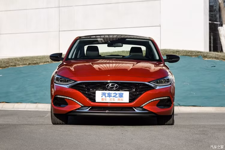 Bước sang phiên bản 2021, mẫu xe sedan Hyundai Lafesta được cải tiến thiết kế để phù hợp với giới trẻ tại thị trường Trung Quốc hơn nhằm vớt vát doanh số. Trong năm 2019, liên doanh Beijing Hyundai đã bán được tổng cộng 99.404 chiếc Lafesta cho khách hàng Trung Quốc. Tuy nhiên, con số này trong 11 tháng đầu năm 2020 đã tụt xuống chỉ còn 33.635 chiếc.
