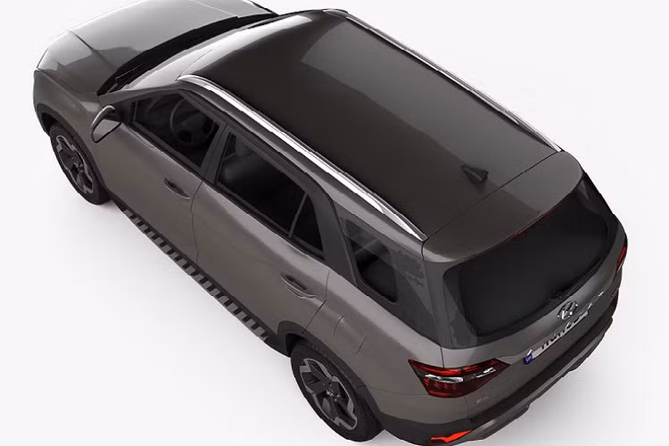 Trừ những thay đổi kể trên, Hyundai Alcazar 2021 được trang bị mặt táp-lô, vô lăng và cụm điều khiển trung tâm giống với Creta. Hiện thông tin về trang bị và động cơ cùng giá xe Hyundai Alcazar 2021 tại thị trường Ấn Độ vẫn chưa được công bố. Tuy nhiên, sẽ không ngạc nhiên nếu mẫu SUV 7 chỗ này dùng động cơ và hộp số giống hệt Creta.