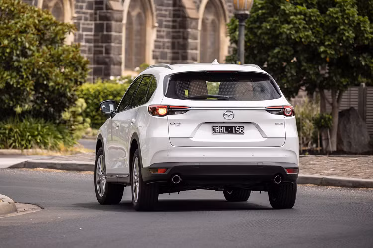 Tại thị trường Australia, giá xe Mazda CX-8 2021 có mức bán ra khởi điểm từ 31.296 USD cho bản Sport Petrol FWD và tăng lên đến 54.719 USD cho bản Asaki LE Diesel AWD đầu bảng.
