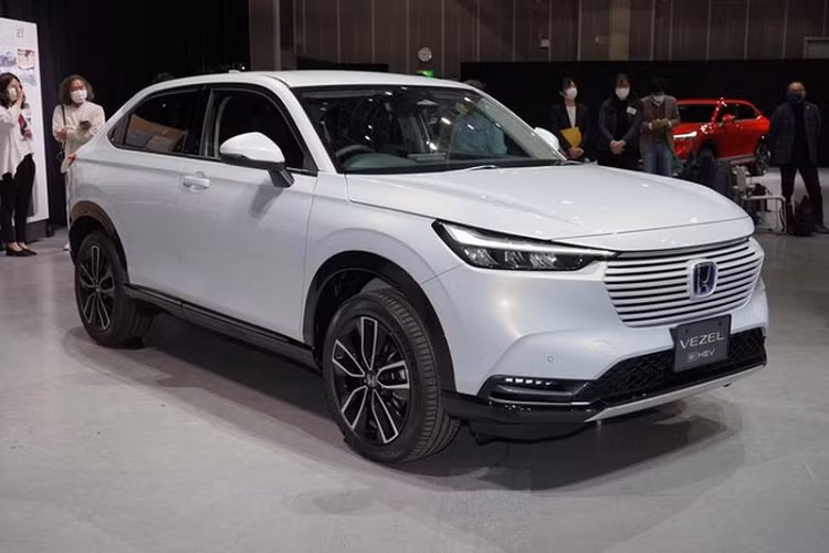 Đối với các biến thể Hybrid, xe sẽ được trang bị hệ thống truyền động hybrid e:HEV 1.5L mới tương tự trên Honda City RS, sử dụng một động cơ điện kết hợp động cơ xăng DOHC i-VTEC 1.5L.