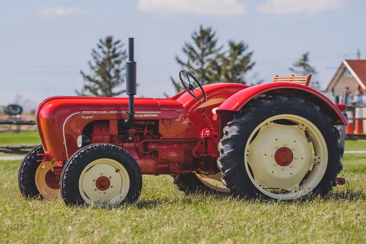 Hiện tại, giá máy kéo Porsche-Diesel Super trong tình trạng gần như nguyên bản, đi kèm đầy đủ sách hướng dẫn sử dụng và giấy tờ liên quan có giá khoảng 20.000-30.000 USD (khoảng từ 461 đến 691 triệu đồng).