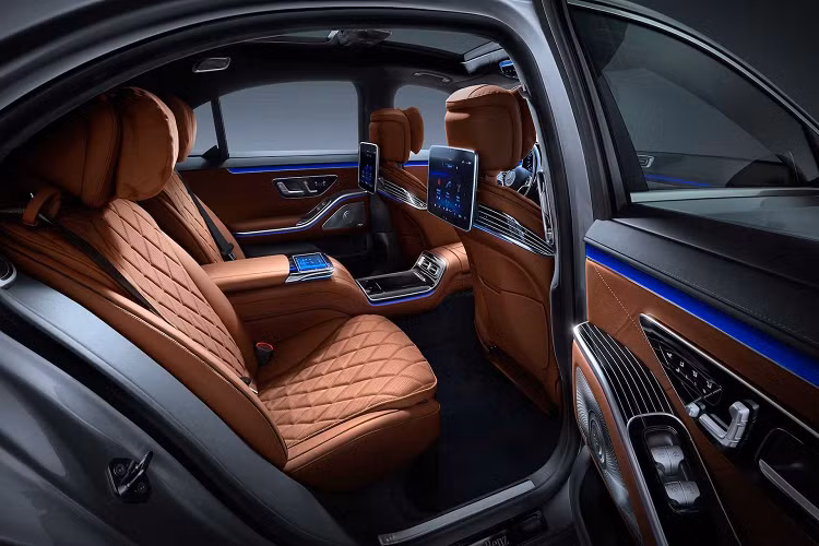 Về khả năng vận hành, Mercedes-Benz S-Class 2021 chỉ có duy nhất 1 tùy chọn động cơ là máy xăng, dung tích 3.0L, tích hợp công nghệ EQ Boost cho công suất tối đa 367 mã lực cùng mô-men xoắn cực đại đạt 500 Nm.