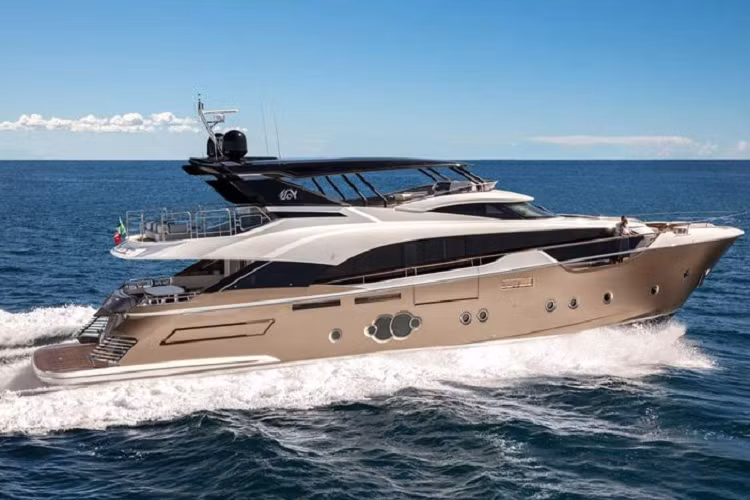 Vào năm 2018, MCY 96 đã được trao giải "Du thuyền có flybridge tốt nhất" trong hạng mục trên 80 feet từ Asia Boating Awards. Du thuyền MCY 96 đắt tiền sở hữu flybridge (boong cao nhất) tuyệt đẹp, nơi chan hòa nắng gió, rất thích hợp để cảm nhận toàn cảnh vẻ đẹp trên biển.