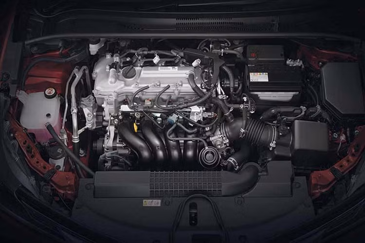 Đáng chú ý, Toyota Corolla Altis 2021 tại Thái sẽ có thêm phiên bản mang thiết kế thể thao - GR Sport. Hiện chưa rõ, Corolla Altis GR Sport 2021 sẽ sở hữu diện mạo với bộ body kit thể thao giống với phiên bản Altis GR Sport đang bán tại thị trường châu Âu hay Đài Loan hay không. Nhưng Altis GR Sport 2021 hứa hẹn sẽ mang diện mạo hấp dẫn, khi mà cách đây không lâu Toyota Malaysia đã giới thiệu Vios GR-Sport 2021 mang thiết kế đẹp mắt, đi kèm với hộp số CVT có thêm 10 cấp số (giả lập).