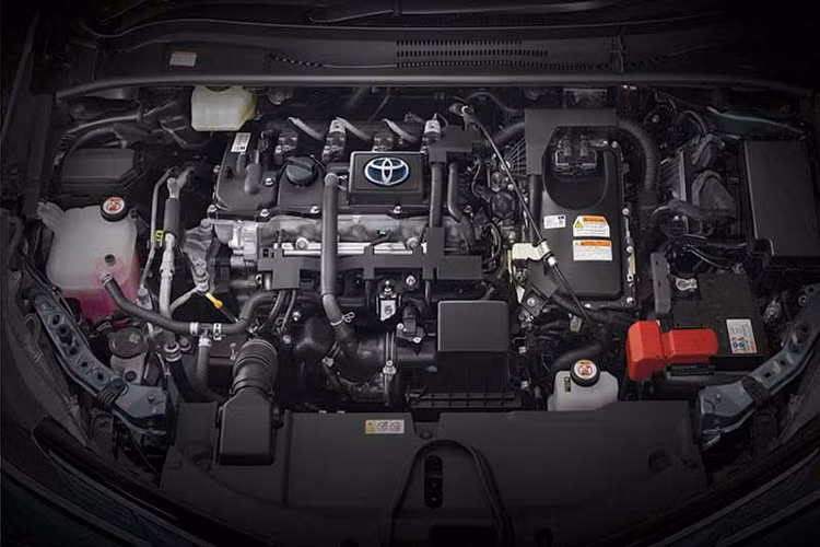 Tương tự thị trường Việt Nam, dòng xe Corolla Altis bán ra ở Thái Lan chiếm thị phần khá thấp trong phân khúc. Trong năm ngoái, Corolla Altis 2020 chỉ bán được 8.152 xe, chiếm khoảng 28,5% thị phần trong phân khúc sedan hạng C. Trong khi đối thủ Honda Civic mặc dù ra mắt muộn hơn Corolla Altis 2020, nhưng Honda Civic chiếm thị phần cao hơn lên tới 61,4% với 17.581 xe được bán ra. Chính vì thế, Toyota Corolla Altis 2021 tại Thái hứa hẹn sẽ cải thiện doanh số cho dòng xe Corolla Altis.