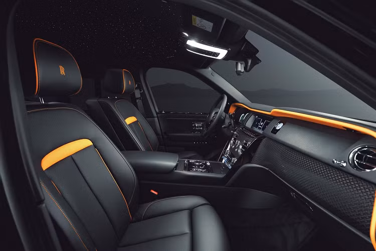 Mẫu SUV này còn được trang bị mô-đun điều khiển cho hệ thống treo khí nén, giúp giảm chiều cao hành trình phuộc xuống khoảng 40 mm. Điều này cũng giúp cải thiện khả năng xử lý và hạ thấp trọng tâm xe.