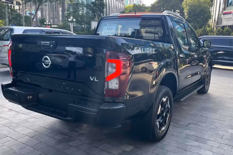 Phiên bản này sẽ thích hợp với khách mua xe không quan tâm đến mức giá có thể lựa chọn nhiều mẫu xe khác trong phân khúc tại thị trường bán tải ở Việt Nam.