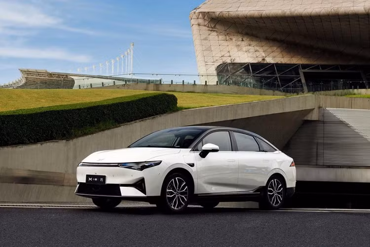 Xpeng P5 2021 - Doi thu Tesla Model 3 chi tu 556 trieu dong