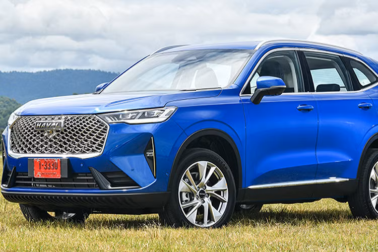 Phiên bản và giá xe Haval H6 hybrid mới lắp ráp tại Thái Lan: H6 HEV Pro 1.149.000 (khoảng 826 triệu đồng); H6 HEV Ultra 1.249.000 (khoảng 898 triệu đồng). Xe đi kèm với chính sách Bảo hành 5 năm hoặc 150.000 km. Dịch vụ hỗ trợ khẩn cấp trong 5 năm hoặc 150.000 km. Gói bảo dưỡng miễn phí 5 năm hoặc 100.000 km. Bảo hành pin hybrid trong 8 năm, không giới hạn số km. Có thể nói, đây là một chính sách bảo hành khá hấp dẫn cho mẫu CUV hybrid.