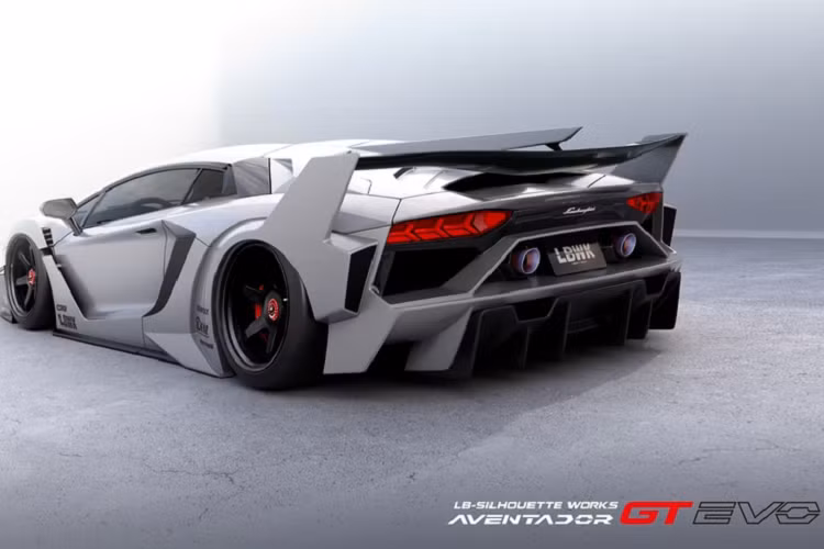 Ngoài ra, Liberty Walk còn cung cấp thêm tùy chọn hệ thống treo khí nén, cho phép xe có thể nâng hạ gầm khi di chuyển ở những điều kiện khác nhau. Ngoài ra, hãng độ đến từ Nhật Bản cũng cho phép khách hàng nâng cấp mui xe làm từ sợi carbon.