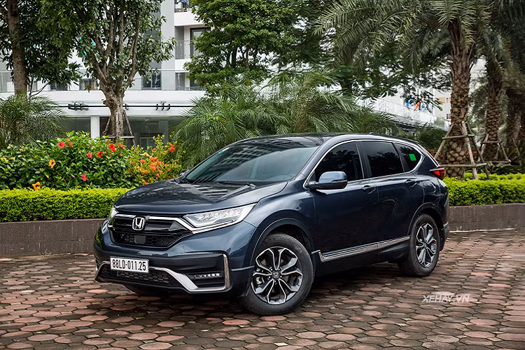  6. Honda CR-V 2020 (998 triệu đồng - 1,118 tỷ đồng) Honda CR-V 2020 là một phiên bản nâng cấp của phiên bản tiền nhiệm, xe được nhập khẩu nguyên chiếc từ Thái Lan thay vì lắp ráp trong nước như thế hệ trước.