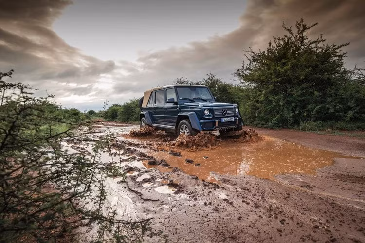 Nhằm hồi sinh dòng xe đầy thú vị này, Mercedes-Maybach mới đây đã tung ra biến thể Mercedes-Maybach G650 Landaulet 2022 mới, được phát triển trên nền tảng dòng G-Class. Đáng chú ý, mẫu xe này chỉ được sản xuất với số lượng giới hạn 99 chiếc trên toàn thế giới.