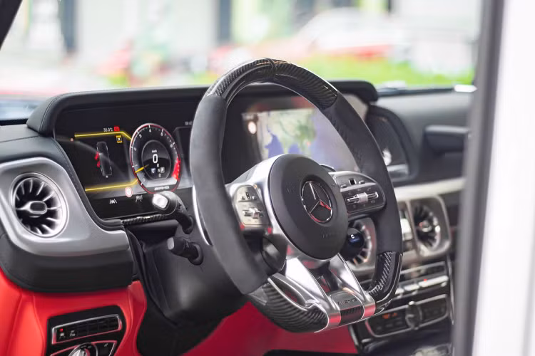 Dòng xe Mercedes-AMG G63 thật sự rất phù hợp với những cô gái có cá tính mạnh mẽ như Hiền Hồ.