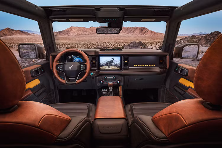 Được cung cấp trên biến thể Badlands, mẫu xe SUV Ford Bronco VelociRaptor 400 mới có thể tăng tốc từ 0 - 96 km/h trong 4,9 giây.