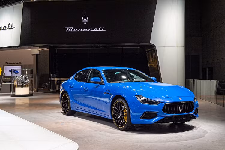 Mức giá xe Maserati Ghibli F Tributo khởi điểm từ 101.390 USD (khoảng 2,3 tỷ đồng), trong khi Levante F Tributo có giá 106.590 USD (khoảng 2,43 tỷ đồng).