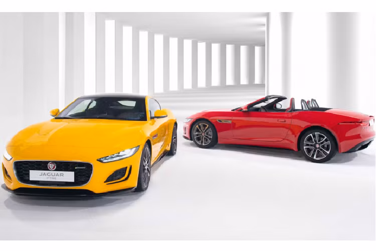 Nhà phân phối chính hãng xe sang Jaguar và Land Rover tại thị trường Việt Nam vừa giới thiệu xe dòng xe thể thao Jaguar F-TYPE 2021 mới với thiết kế thể thao, cá tính đặc trưng của thương hiệu Jaguar đến từ Anh. Mẫu xe mới này hướng đến nhóm khách hàng trẻ có điều kiện kinh tế khá giả đang tìm kiếm một mẫu xe thể thao hạng sang mang thiết kế ấn tượng.