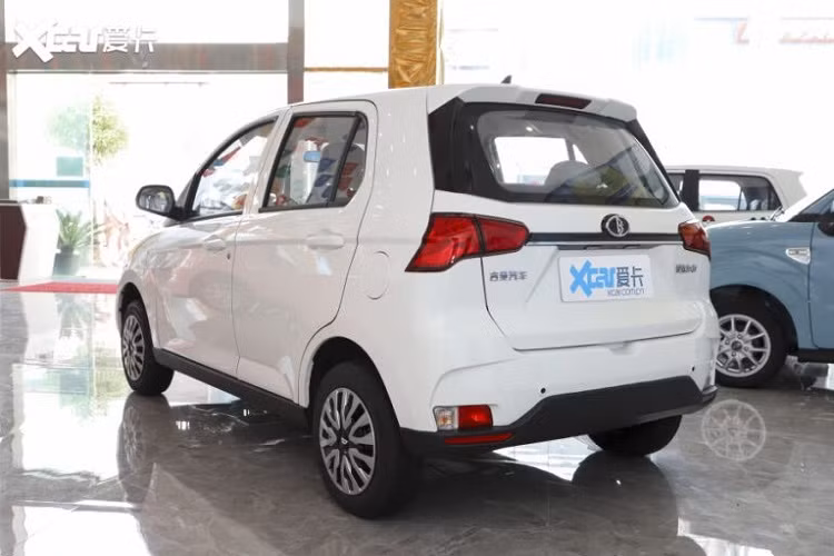 Giống như nhiều đối thủ cạnh tranh khác, khung gầm Lingbao Coco chạy điện được chế tạo để tối thiểu hóa chi phí và tối đa hóa không gian cho cụm pin và khoang hành khách. 