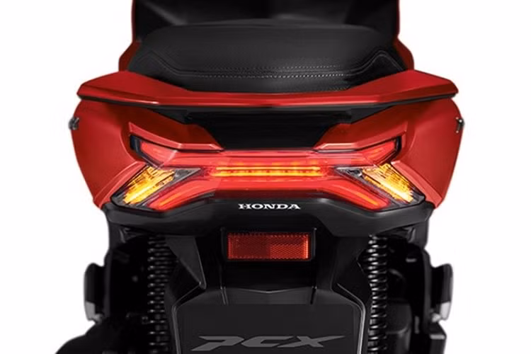 Được định vị là xe ga ở phân khúc cận cao cấp nên Honda PCX 160 còn được trang bị các tính năng an toàn như hệ thống kiểm soát lực xoắn HSTC, đèn báo hiệu dừng khẩn cấp và hệ thống chống bó cứng phanh ABS ở bánh trước.
