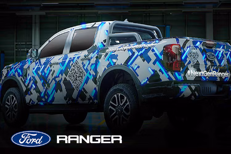 Sau khi tung video teaser Ford Ranger thế hệ mới chạy thử nghiệm vào tháng trước. Ford Thái Lan tiếp tục tung ảnh “nhá hàng” Ranger 2022 với hashtag #NextGenRanger (Ranger thế hệ mới). Dựa vào ảnh teaser phía sau của Ranger 2022, có thể thấy cụm hậu full-LED mới thiết kế bo tròn.