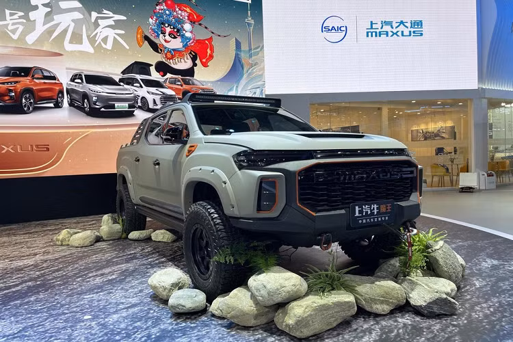 Lần đầu ra mắt dưới dạng xe concept tại Triển lãm Ô tô Thành Đô, mẫu bán tải SAIC Maxus Bull Demon King 2022 mới (tên xe tiếng Trung là: “Ngưu Ma Vương”) cuối cùng đã sẵn sàng đi vào sản xuất. Ngoài cái tên cực kêu ra, Bull Demon King có thiết kế táo bạo như thể bước ra từ một bộ phim hành động Hollywood.