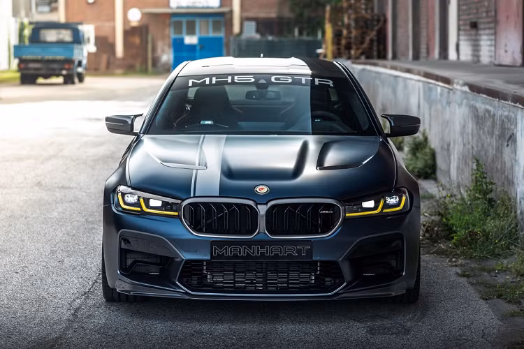 Được xây dựng trên nền tảng dòng xe hiệu suất cao BMW M5 CS thế hệ mới, bản độ MH5 GTR của Manhart chỉ được sản xuất duy nhất một chiếc trên toàn cầu.