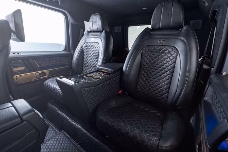 Về truyền động, bản độ này chỉ được Brabus nâng cấp "nhẹ" ở mặt hiệu suất, khối động cơ tăng áp kép V8 4.0L vốn mạnh 577 mã lực và có mô-men xoắn cực đại 850 Nm, nay mạnh tới 789 mã lực và 1.000 Nm.