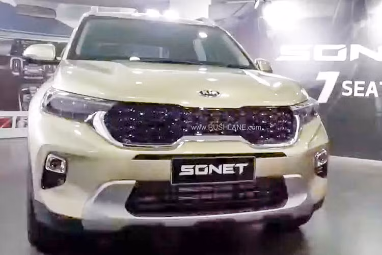 Khi mua Kia Sonet 7 chỗ, khách hàng Indonesia có thể chọn 1 trong 6 màu sắc ngoại thất, bao gồm trắng, xanh dương, đỏ, bạc, đen và vàng kim. Dự kiến, đến tháng 5 năm nay, Kia Sonet 7 chỗ mới được bày bán tại thị trường Indonesia. Trong khi đó, Kia Sonet 5 chỗ sẽ được bán ra từ cuối tháng này.