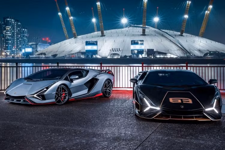 Lamborghini Sian được trang bị khối động cơ xăng V12, hút khí tự nhiên, dung tích 6,5 lít cùng hệ thống mild hybrid sử dụng mô-tơ điện 48 V. Trong đó, động cơ đốt trong mang đến cho bò tót Lamborghini Sian công suất tối đa 774 mã lực, và động cơ hybrid cho ra công suất 34 mã lực.