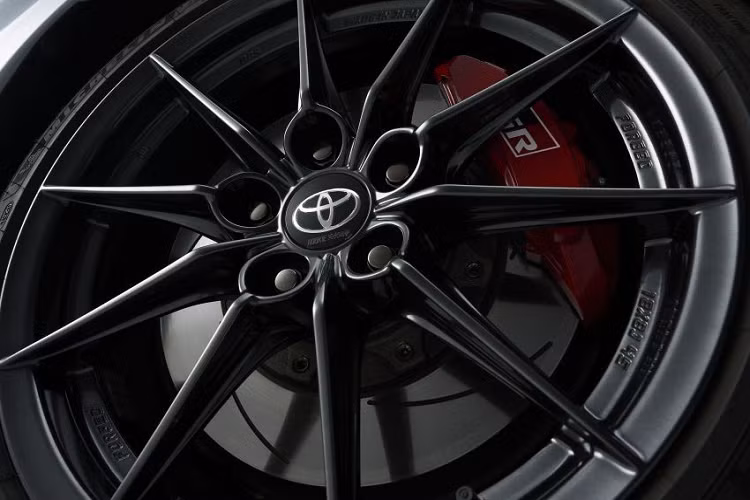 Theo tìm hiểu, Nguyên bản chiếc GR Yaris Morizo Selection được phát triển từ bản hiệu năng cao RZ "High performance". Về cơ bản, RZ "High performance" chính là phiên bản Yaris Rallye và Yaris Circuit pack ở một số thị trường khác. 