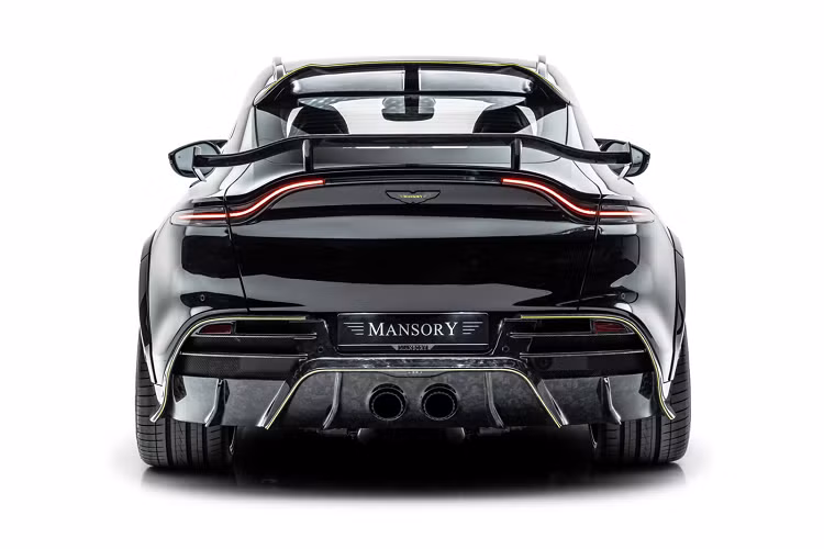 Xe được trang bị nắp ca-pô siêu nhẹ được làm bằng chất liệu carbon với các khe hút gió mới bằng carbon tạo nên sự khác biệt cho chiếc xe độ. Phần thân xe được trang bị loạt chi tiết như các tấm vè ốp thân rộng, hốc gió ở vè trước được mở rộng và xe được trang bị thêm phần líp hông mới được mở rộng sao cho kết hợp ăn ý nhất với gói độ thân rộng.