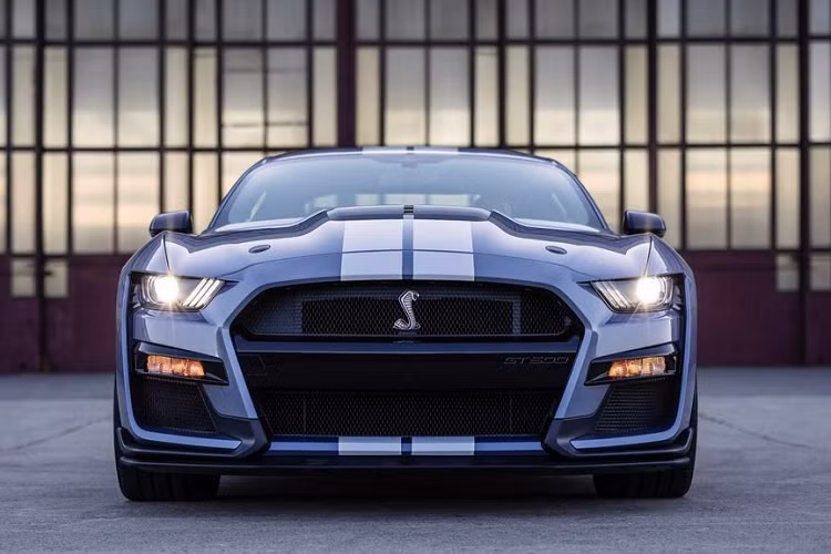 Bên cạnh phiên bản Heritage Edition, Ford còn bổ sung thêm màu sơn cam Code Orange cho Ford Mustang Shelby GT500 đặc biệt, đây vốn là màu sơn đang được cung cấp cho các mẫu xe hiệu suất cao như F-150 Raptor, GT và sắp tới là Bronco Raptor.